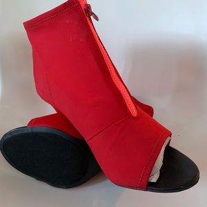 Red shoe boots